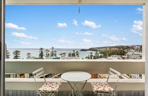 Manly Apartment | Apartment with Pool Access, a minute to the Beach