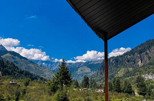 Manali House | Apple Flower Hotel - Personal Balcony, Lift, Garden and Mountain View