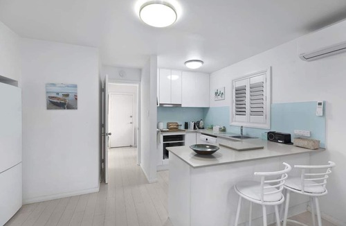 North Avoca Apartment | Applecross Guest Suite- Perfect for a Weekend Escape- Walk to the beach
