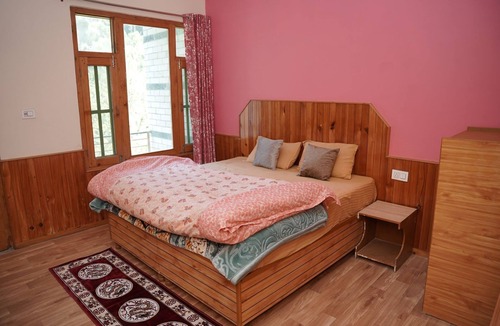 Kullu Hotel | Applewood Heaven