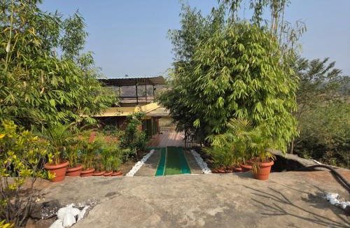 Pali House | Aquamont Bamboo Farmhouse - Riverfront