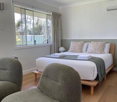Burrill Lake Hotel | Archy's on the Lake