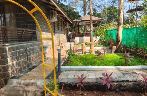 Kurunji Ski Chalet | Arka Homes Bhor Serene Nature 2BHK Villa with Bonfire, BBQ, lawn, shared pool and Kayaking
