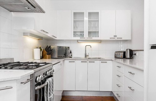 Brunswick Heads Apartment | Art Deco Hidden Treasure