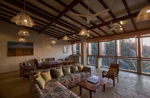 Morjim Bed & Breakfast | Artist Beach House