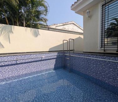 Kamrej Villa | Artistic Roman Villa
