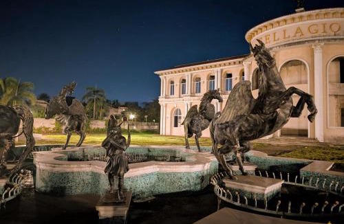 Kamrej Villa | Artistic Roman Villa