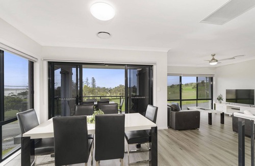 Crescent Head House | AS NEW SPARKLING 3 BEDROOM TOWNHOUSES ON THE GOLF COURSE