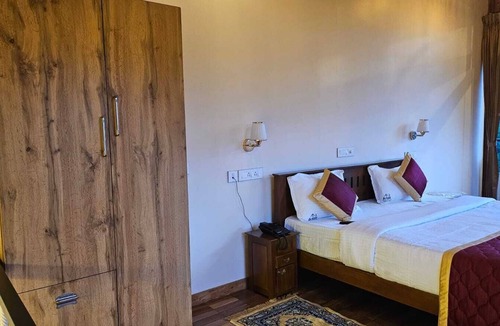Valparai Bed & Breakfast | ASR Holidays, Your Cozy Haven in Valparai