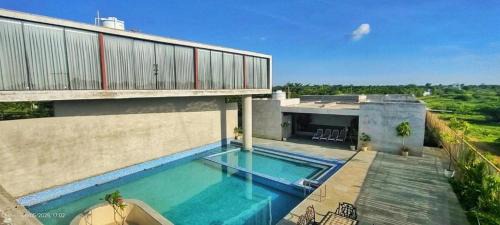 Ibrahimpatan House | Atmos Coquitos, Kerala themed manduva courtyard