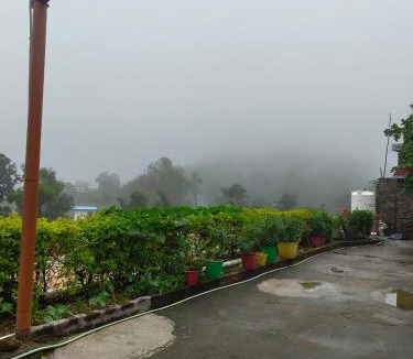 Abu Road Hotel | Aura Villa