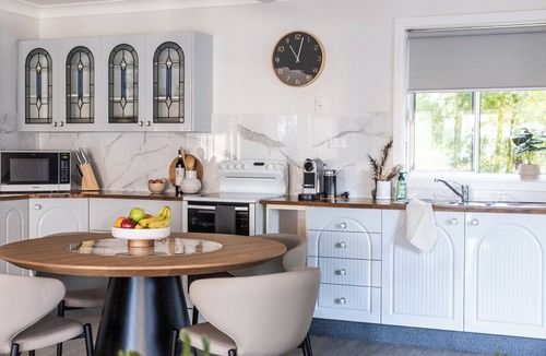 Austinmer Apartment | Austinmer Bush to Beach Retreat | EV Charger | Stylish & Serene