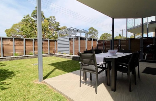 Huskisson Apartment | Avalon Apartment by Book Jervis Bay