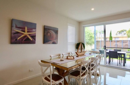 Huskisson Apartment | Avalon Apartment by Book Jervis Bay