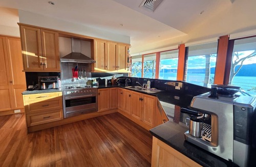 Avalon Beach House | Avalon Beach | Boathouse, Jetty & Rockpool