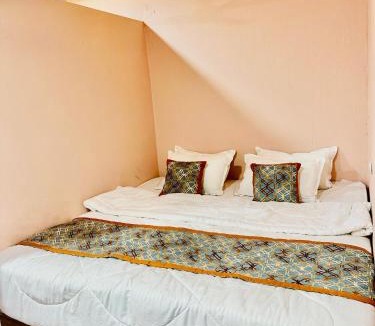 Sanwer Hotel | Avigat Kabir hotel sanwer
