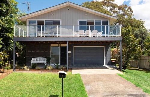 Batehaven House | Azure Sands Ocean Views in Batehaven