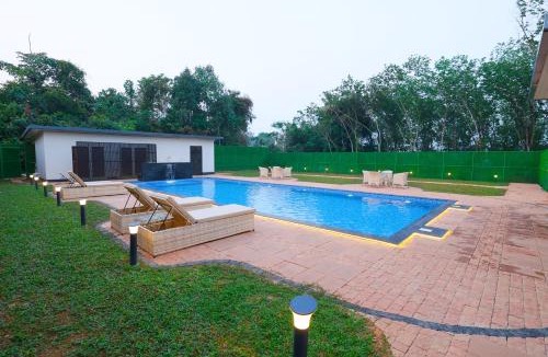 Kochi Hotel | B Town Resort Near Infopark Kakkanad