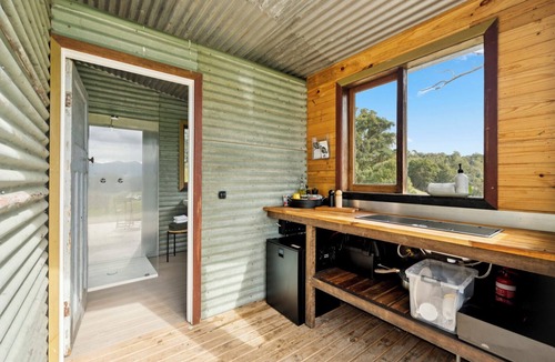 Valery Cabin | Baker's Hut - Off-Grid, Fire Pit, Fire Bath, Cozy, Views, Sleeps 2-3