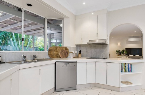 Suffolk Park House | Barney's - walking distance to the best beaches in Suffolk!