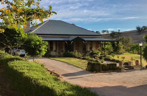 Upper Wakefield Bed & Breakfast | Battunga Cottages