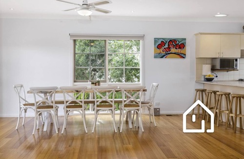 Rye House | Bay Views at Tyrone Foreshore *1 NIGHT FREE* 200m Walk to Beach