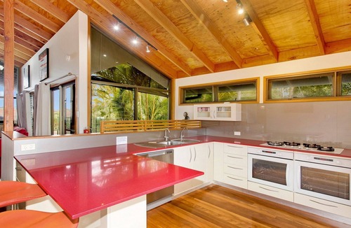North Haven House | Bayside Delight - 4 bedroom holiday home in North Haven, close to beach and river