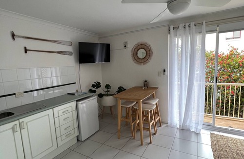Mollymook Beach Apartment | Beach Access Winter Late Check‑Out 12 pm