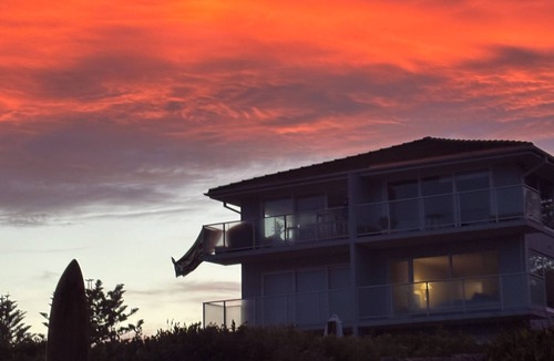 Narrabeen Apartment | Beach bliss - direct beach access apartment