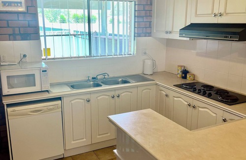 Silver Sands House | Beach Daze, Silver Sands Relax & enjoy.one street from beach
