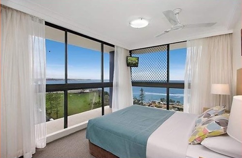Coolangatta Resort | Beach front unit Coolangatta, available 17th to 24th December 2022