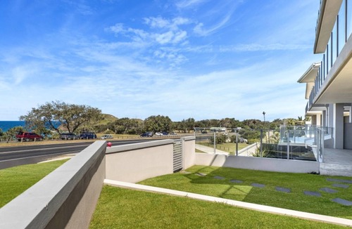 Bogangar Apartment | Beachfront Apartment 1 Cabarita Beach - Stylish Beachfront Apartment Overlooking Cabarita Beach