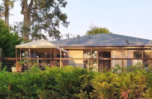 Callala Bay House | BEACHFRONT HOUSE DUCTED AC WIFI 2 SMART TVS PETS WELCOME