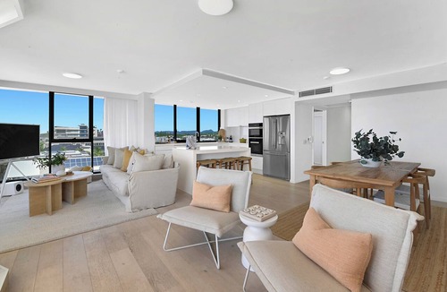 Mermaid Beach Apartment | Beachfront Luxury - SeaShells 3 on Albatross Ave