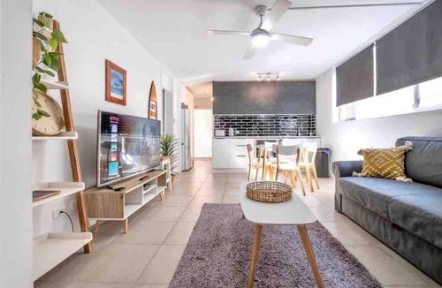Miami Apartment | Beachfront North Burleigh Apt near Surf Club