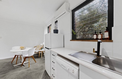 Cronulla Apartment | Beachside 1-Bed Retreat with Parking Cronulla
