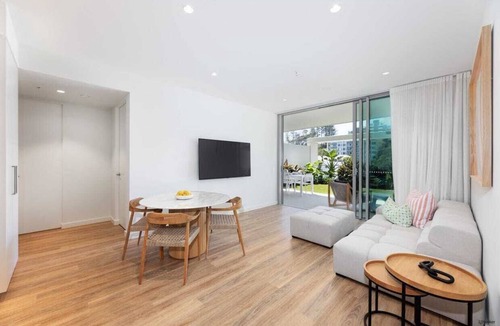 Coolangatta Apartment | Beachside Luxury Escape with 5 Star amenities!