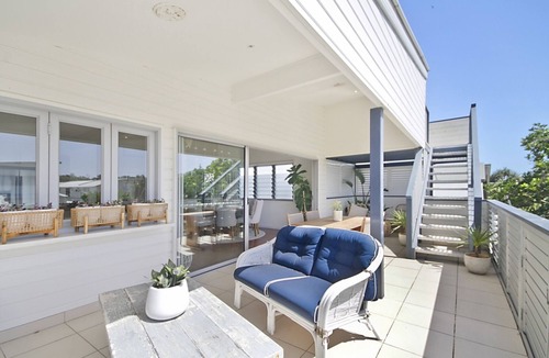 Casuarina Apartment | Beachside Retreat: Casuarina | Quick walk to beach & near Osteria Weddings