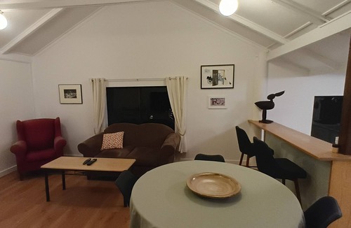 Clunes House | Beautiful Byron hinterland retreat. 20 mins to Byron Bay, Bangalow and Ballina.