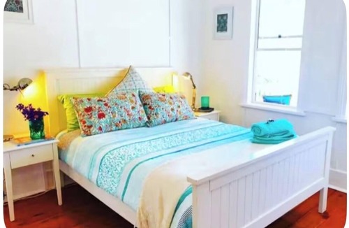 Kiama House | Beautiful renovated pet friendly farmhouse in the rolling green hills of Kiama