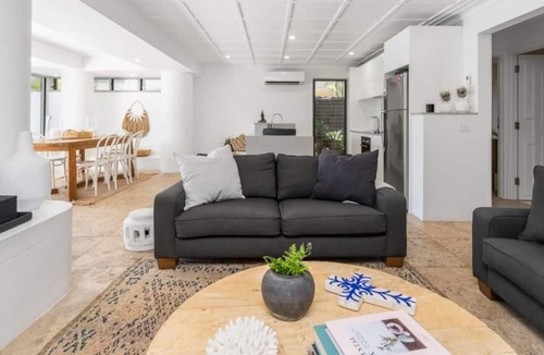 Byron Bay Apartment | Beautifully designed 4 bedroom, 4 bathroom home right across the road from beach