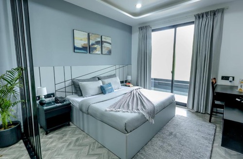 Sushant Lok Apartment | BedChambers Luxury Apartment Near Golf course Road