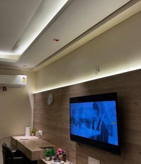 Jaypee Greens Hotel | Bee Home Stay