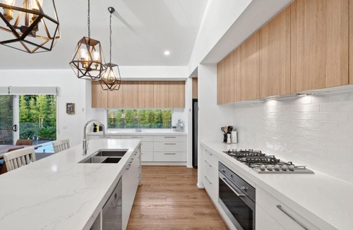 St Leonards House | Bella Beach Resort - An Oasis on the Bellarine with heated pool