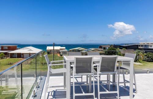 Callala Beach House | Bellagio - Swimming Pool with Ocean Views