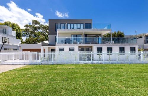 Callala Beach House | Bellagio - Swimming Pool with Ocean Views