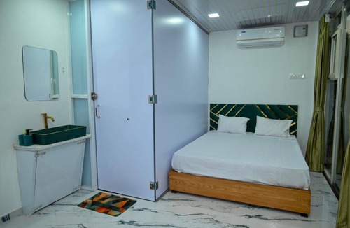 Wadgaon Hotel | Bellajooz Lake Resort