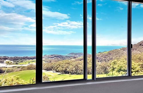 Korora House | Belvedere The Sanctuary, self-contained apartment on the ground floor - spectacular views!