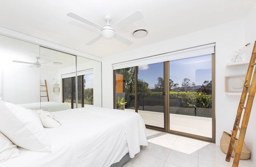 Green Point House | Between the ocean & the lake