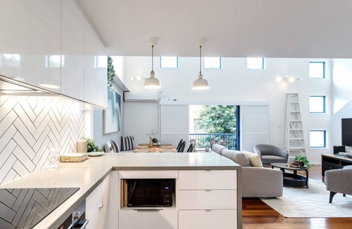 Biggera Waters Villa | Biggera Breeze Retreat